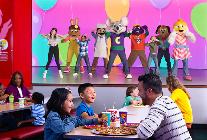 Dining and live-show area at Chuck E. Cheese.