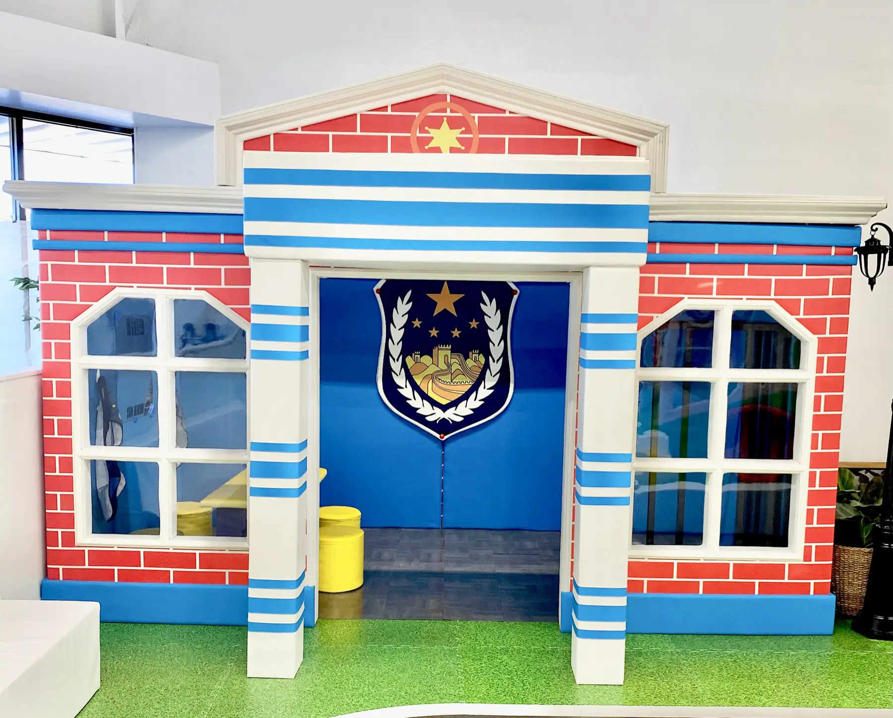 Open interior play space at Giggles and Fun Houston.
