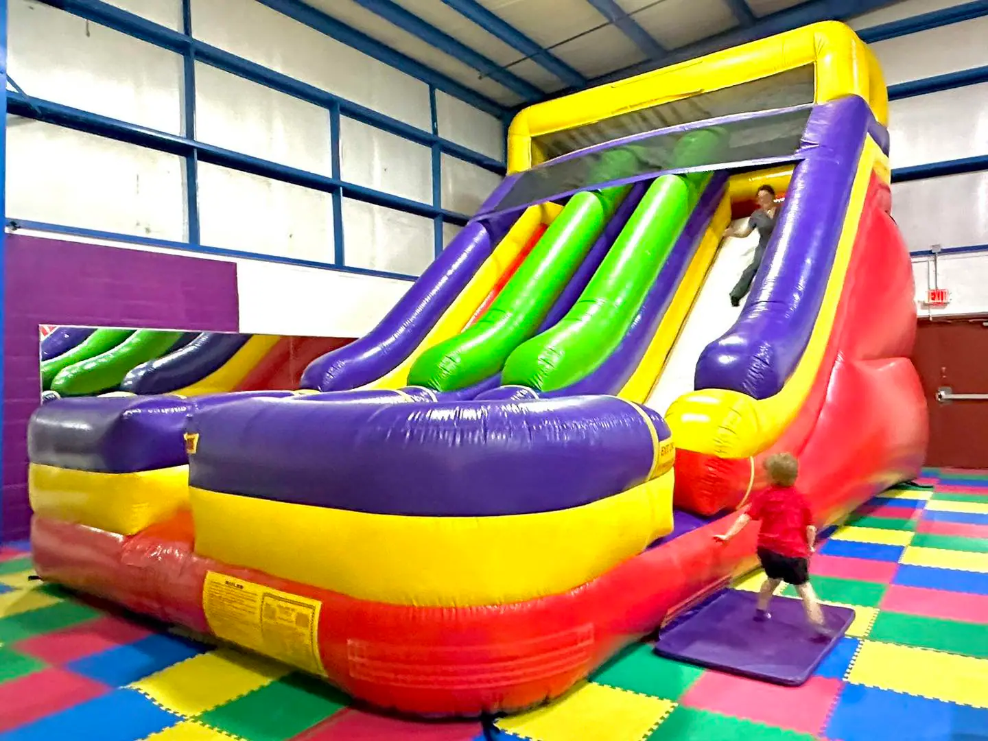 Additional indoor play image from Bounz