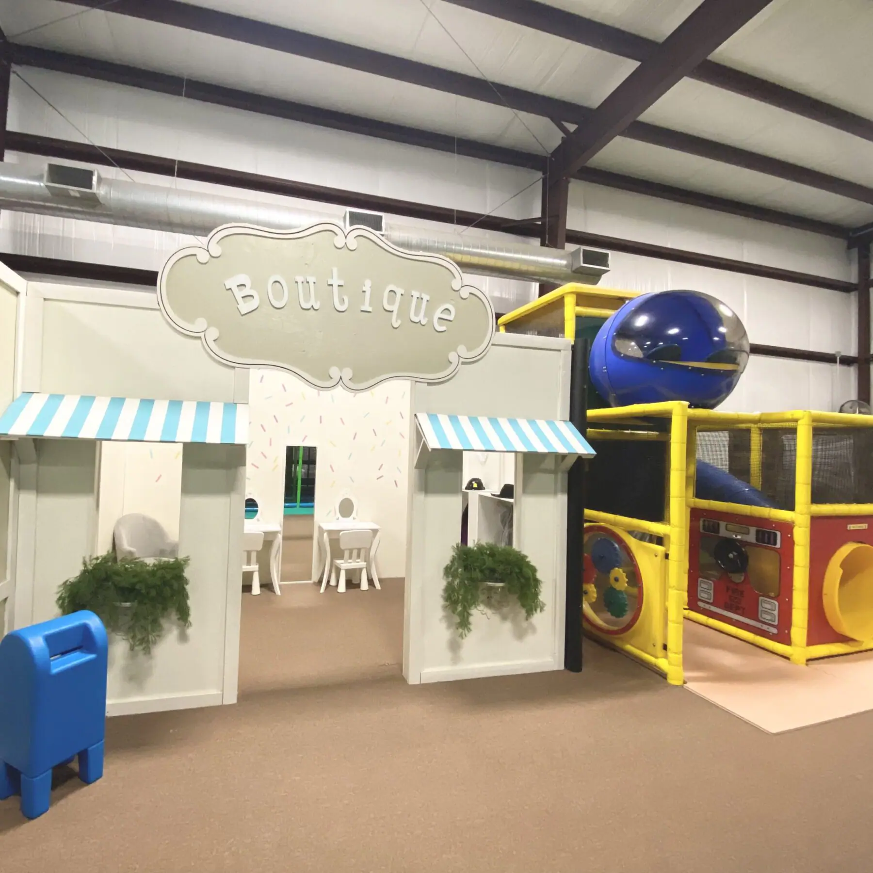 Pretend-play market area at Giggles and Fun Houston.