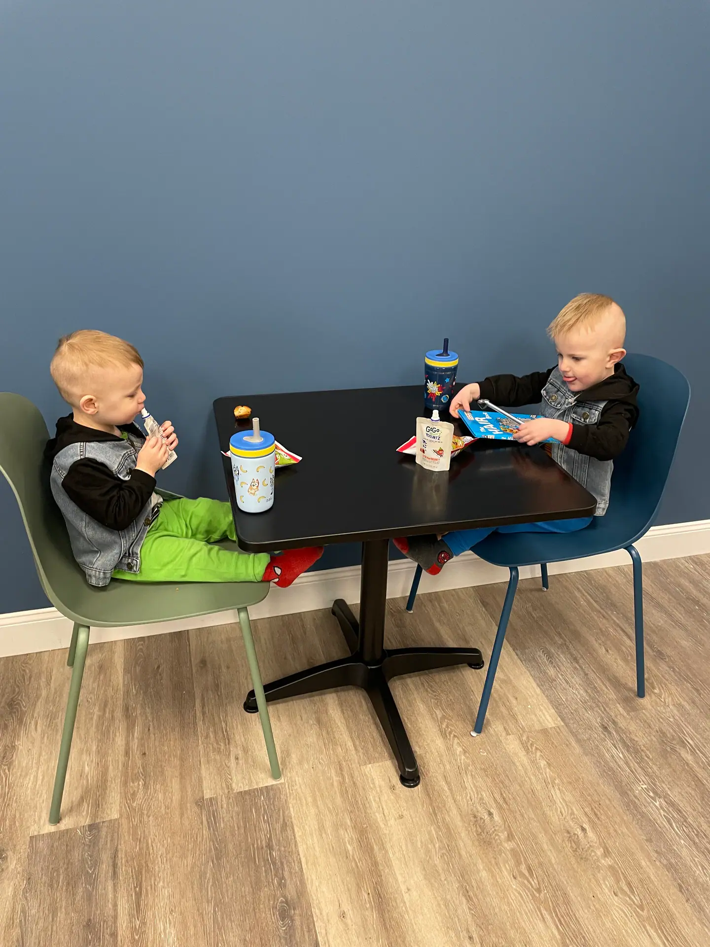 Cafe seating at SENSEational Kids Gymnasium.