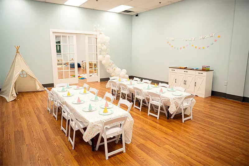 Cafe-style parent seating at Little Lions Play Den.