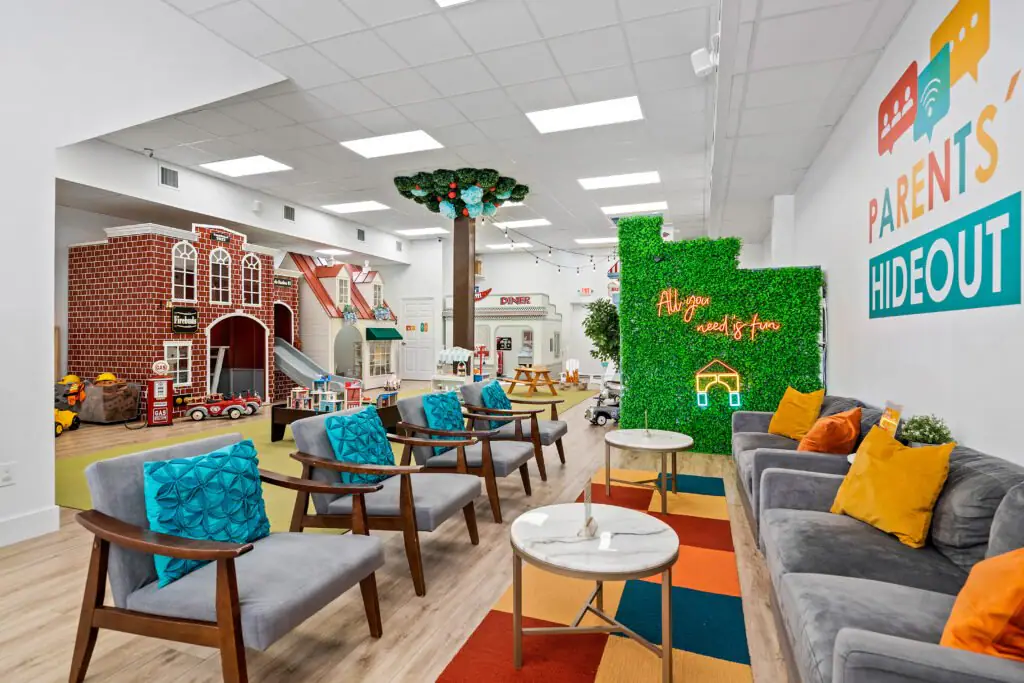 Parent lounge seating overlooking the play floor at Kids Hideout.