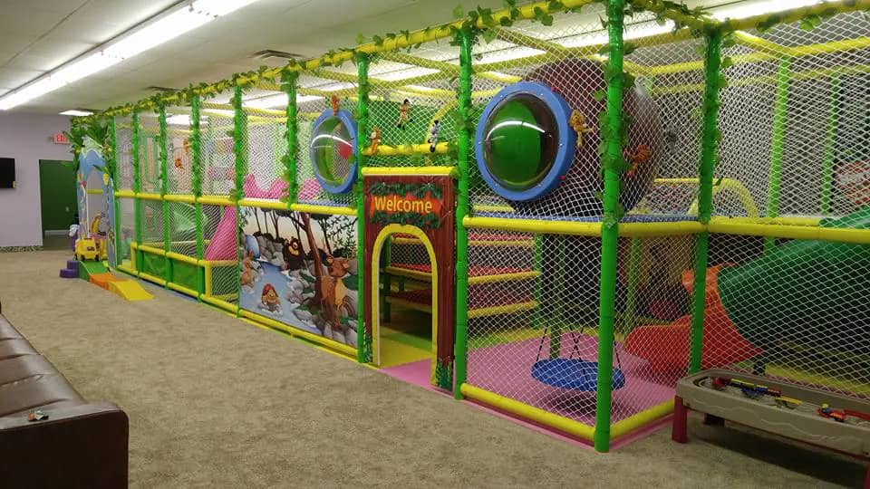 Jungle-themed climbing structure inside Kiddie Jungle's Mentor location.
