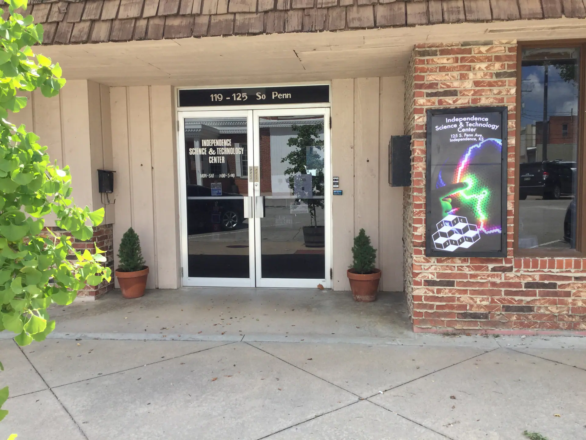 Front entrance of Independence Science & Technology Center in downtown Independence