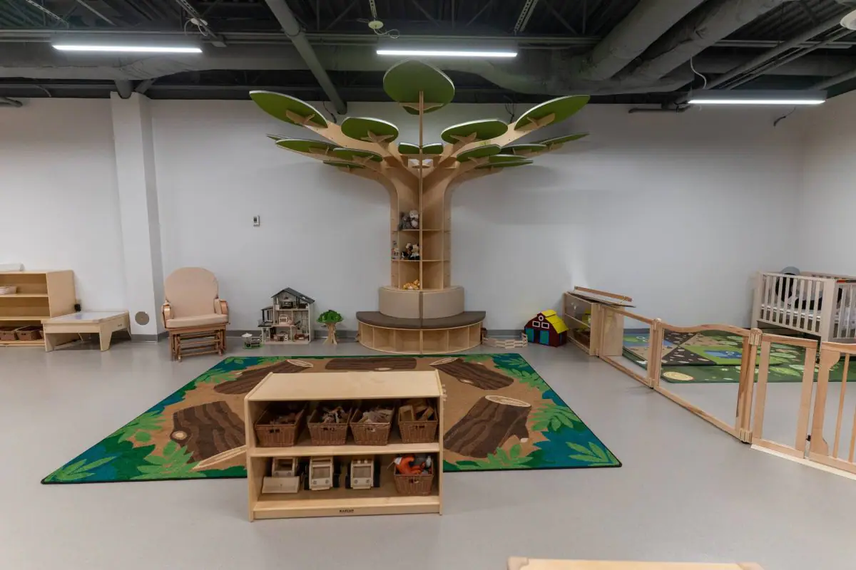 Soft play and activity stations at LilyPad Café & Playcenter in Warsaw.