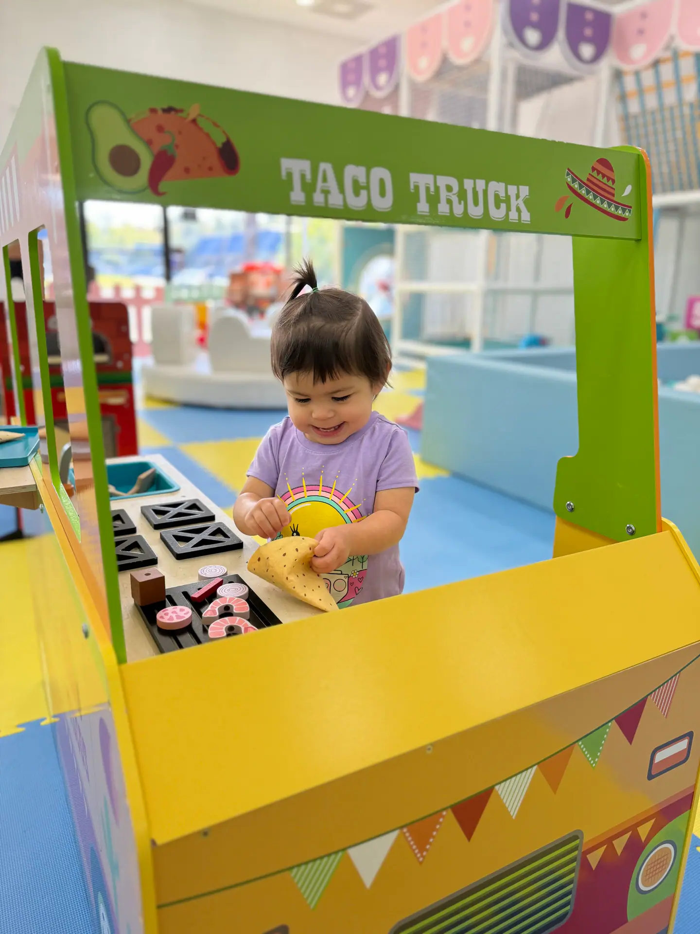 Indoor play layout at Lil’ Munchkins with low-to-the-ground play equipment.